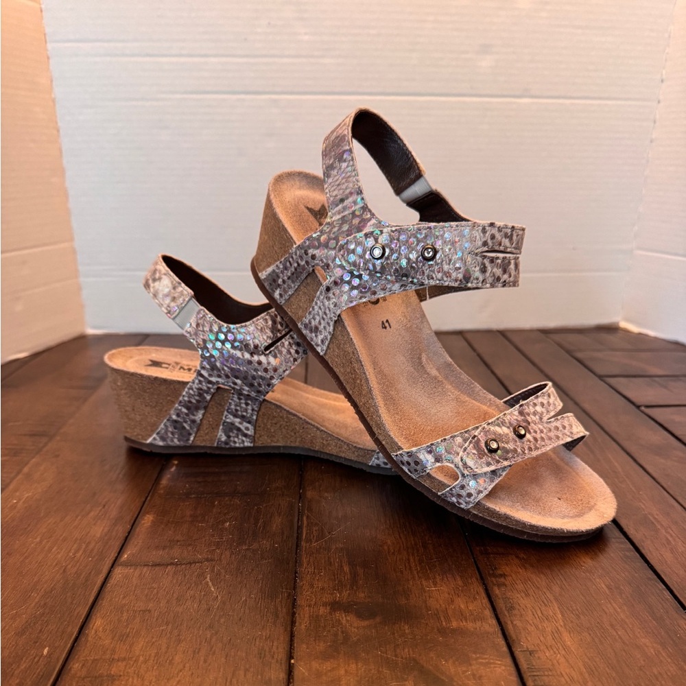 Mephisto Minoa Iridescent Snake Print US 10 EU 41 Gray Leather Wedge Sandals